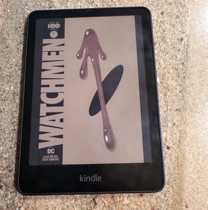 Kindle Colorsoft hiển thị bìa truyện tranh màu sắc rực rỡ, tăng thêm sự hấp dẫn cho người đọc