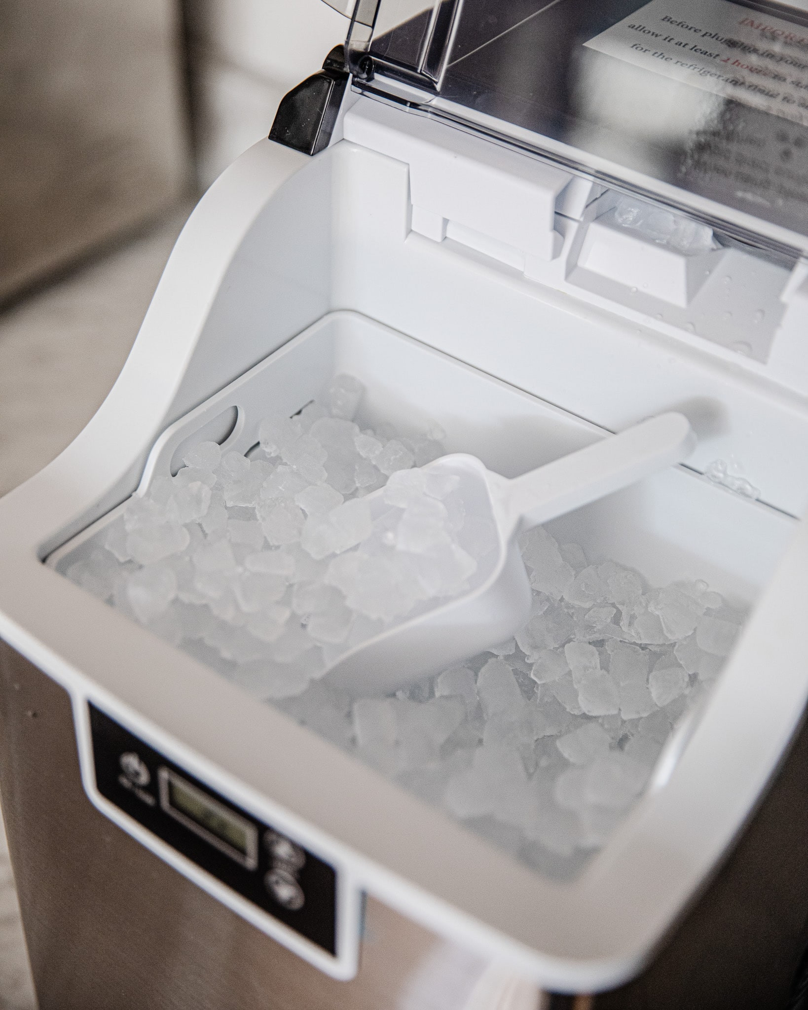 Máy làm đá viên mini Kndko nugget ice maker có thiết kế nhỏ gọn và làm đá viên mềm hoàn hảo