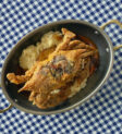 Cua lột trên cháo Lowcountry grits