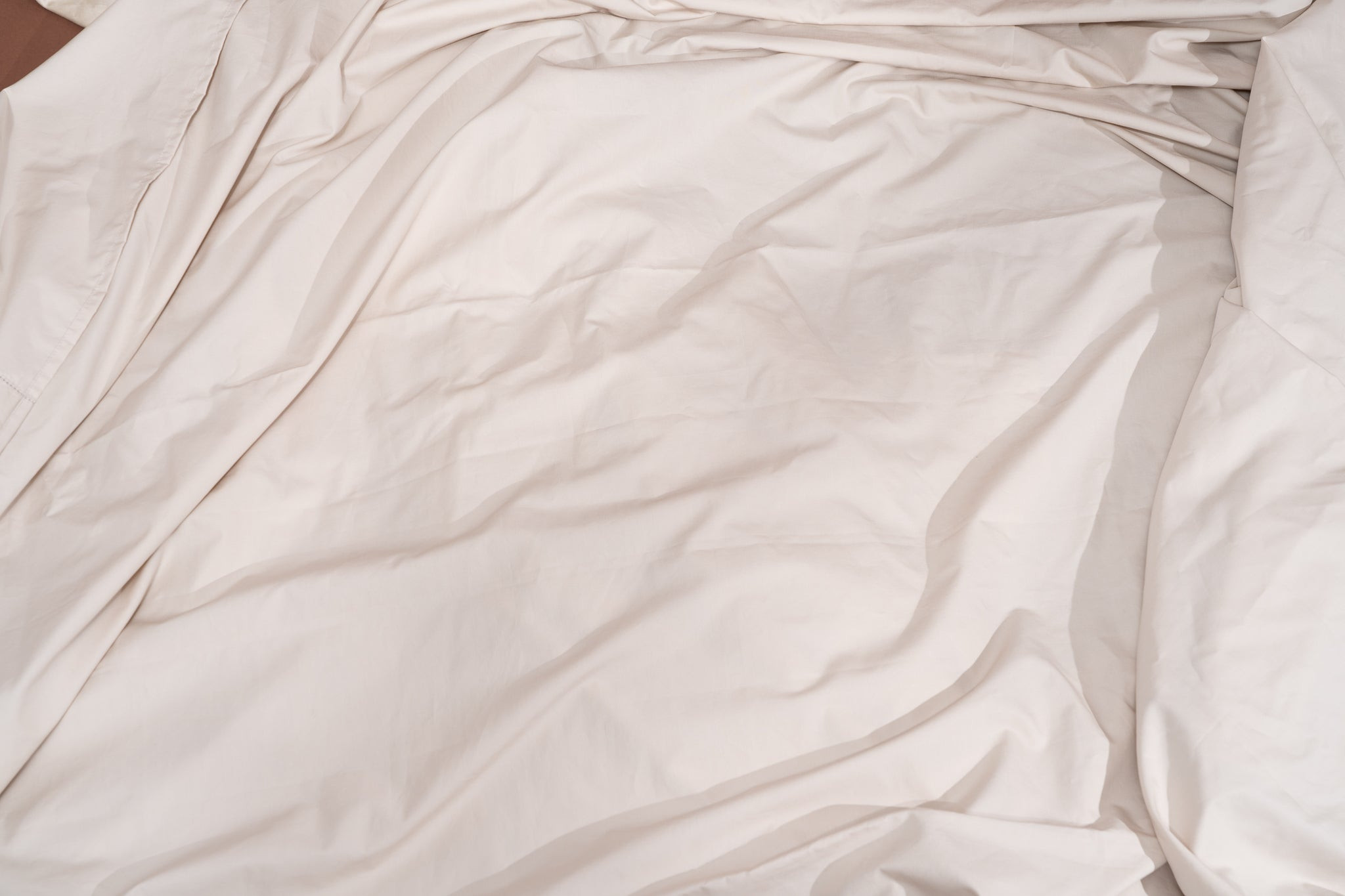 Ảnh cận cảnh vải cotton của bộ ga giường L.L.Bean, cho thấy độ mềm mại và chất lượng vượt trội.