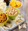 Foods NOT to Eat After Dental Surgery. Một đĩa chứa nhiều loại thực phẩm cứng và giòn như bánh quy giòn, khoai tây chiên và bánh mì nướng, tượng trưng cho những thực phẩm cần tránh sau phẫu thuật nha khoa.