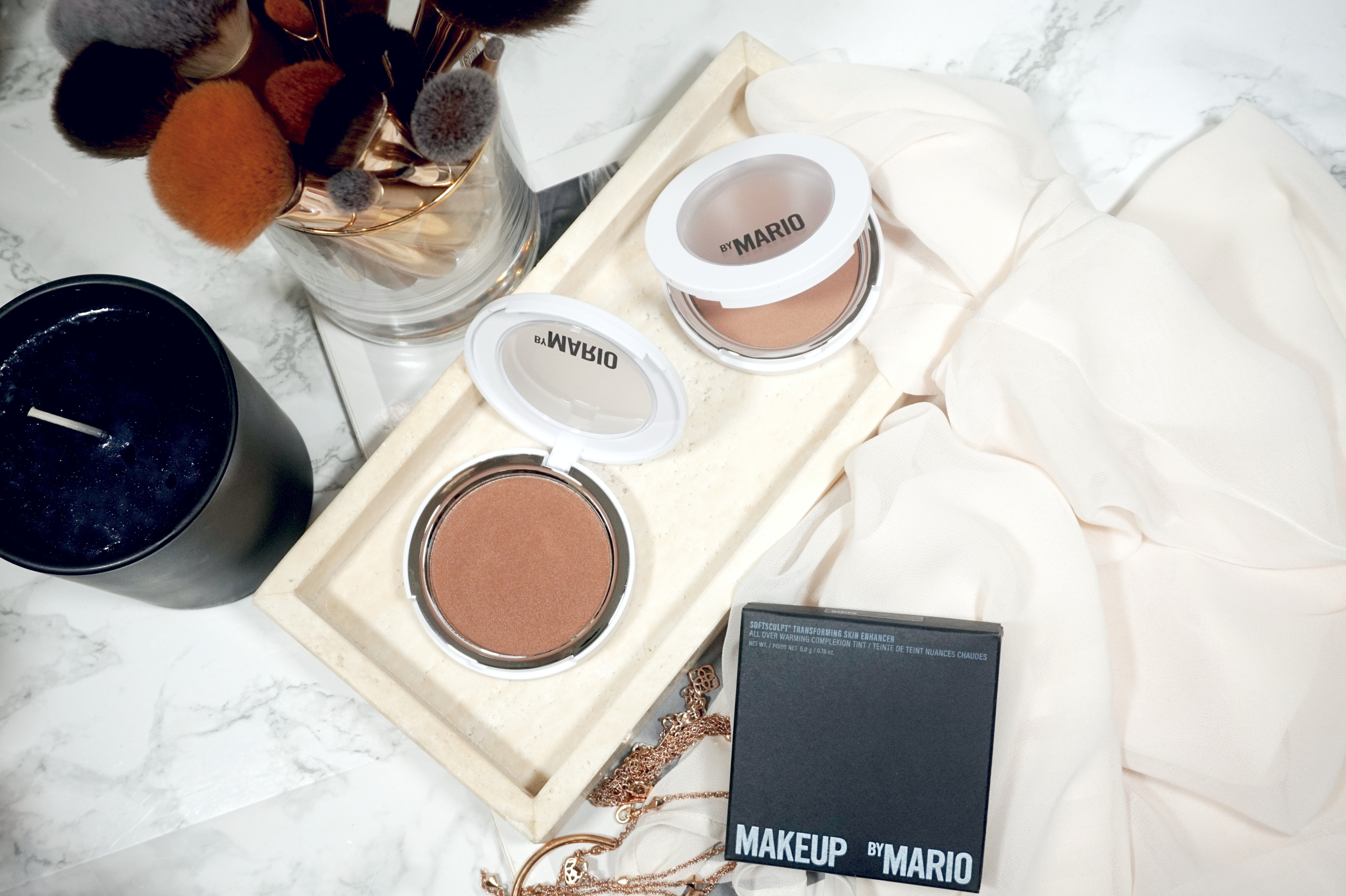 Hộp phấn Makeup By Mario SoftSculpt Transforming Skin Enhancer với thiết kế tối giản