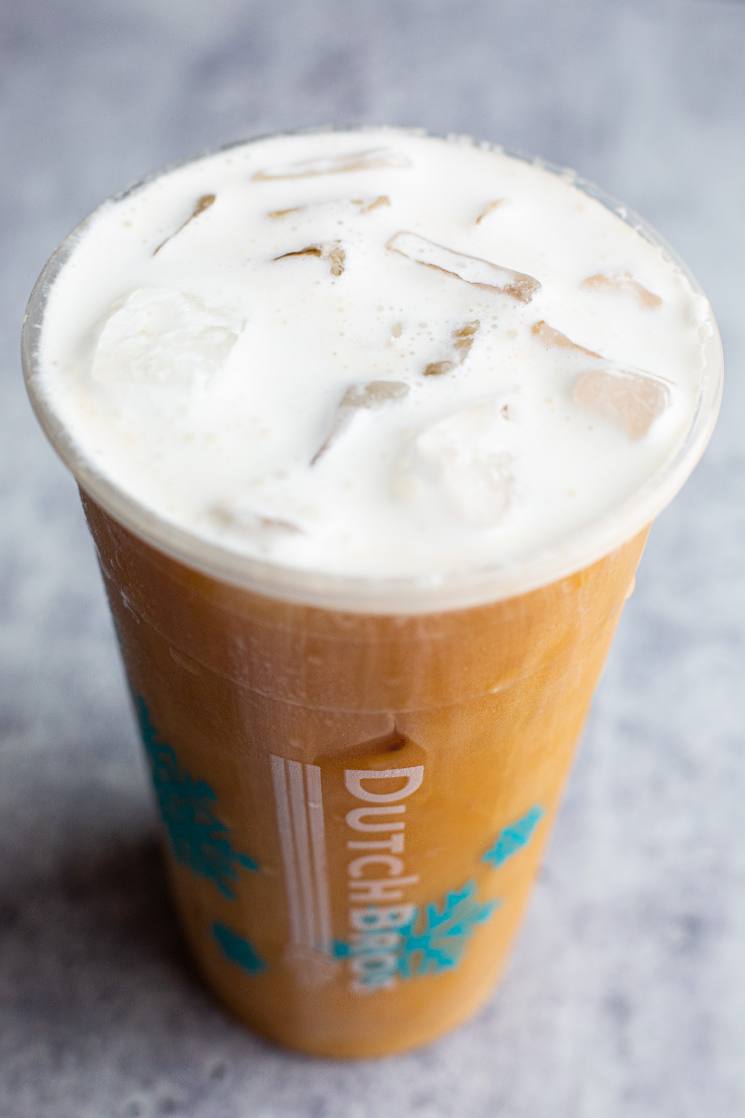 Cà phê đá với soft top béo ngậy từ Dutch Bros