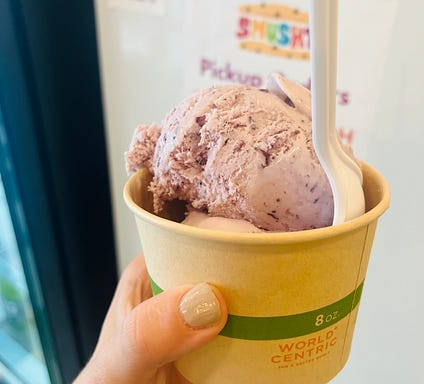 Kem tươi blueberry basil và honey lavender từ Smusht ở Long Island, một lựa chọn không chứa gluten tuyệt vời với hương vị độc đáo và an toàn cho người có chế độ ăn đặc biệt
