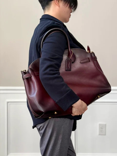 Túi Coach Empire 40 màu Merlot với thiết kế thanh lịch và đường may tỉ mỉ