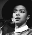 Lauryn Hill trong màn trình diễn Killing Me Softly của Fugees