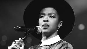 Lauryn Hill trong màn trình diễn Killing Me Softly của Fugees