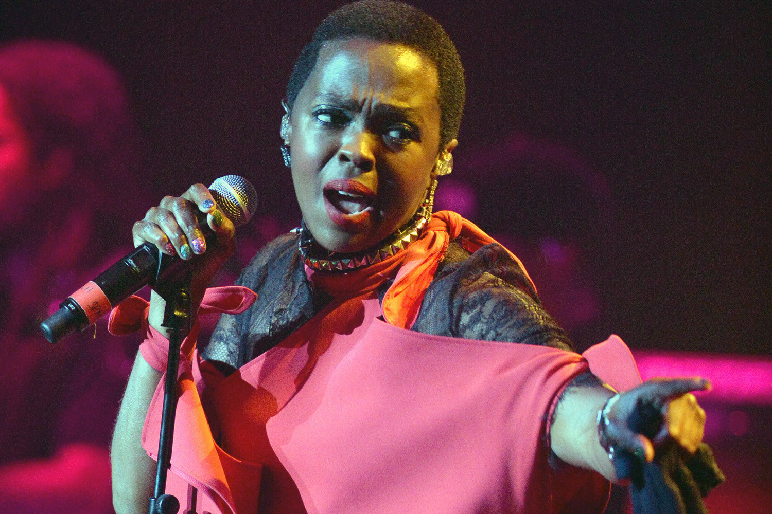 Lauryn Hill biểu diễn với phong thái tự tin