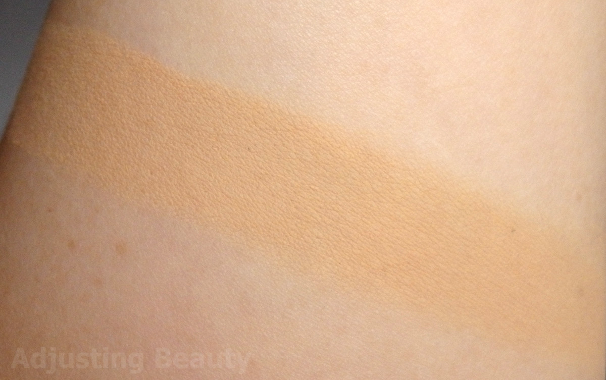 MAC Soft Ochre Paint Pot và cọ trang điểm mắt