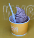 Kem tươi Magpies Soft Serve với vị Sweet Cream và Malted Milk Chocolate hấp dẫn.