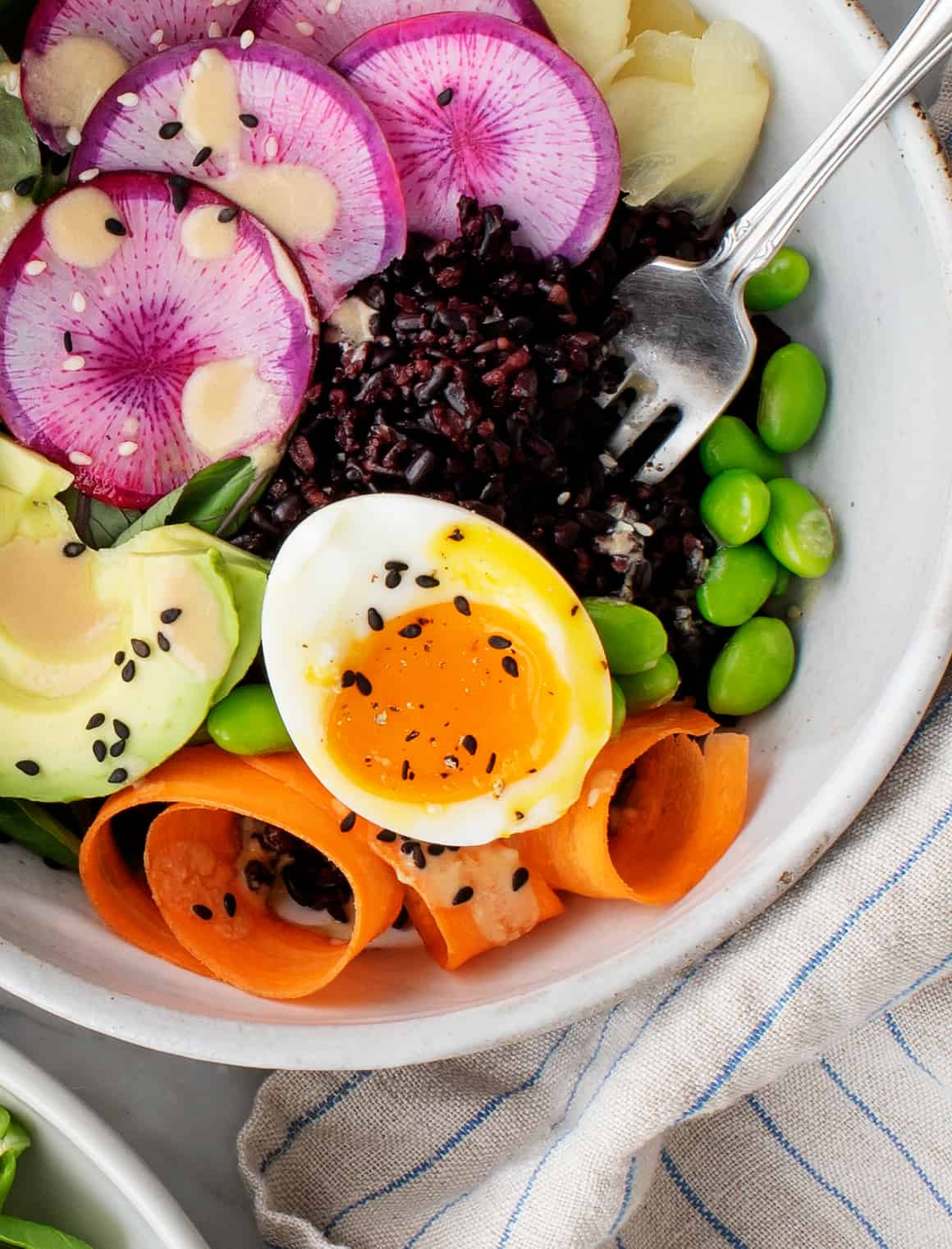 Bát mì ramen hấp dẫn với trứng lòng đào