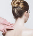 Tauy Bridges khôi phục chuyển động cân bằng cho vai bằng cách kiểm tra cơ. Cơ latissimus Dorsi được dán băng để tăng cường sức mạnh. Cơn đau được loại bỏ ngay lập tức.