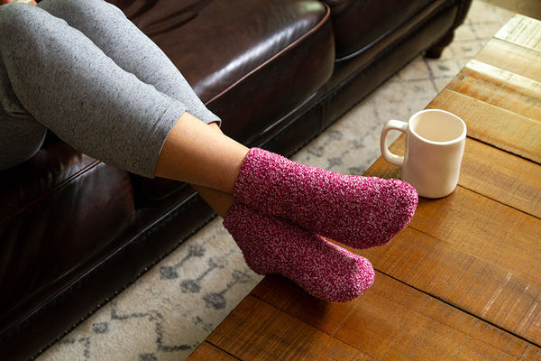 Đi tất cotton giúp giữ ẩm cho bàn chân
